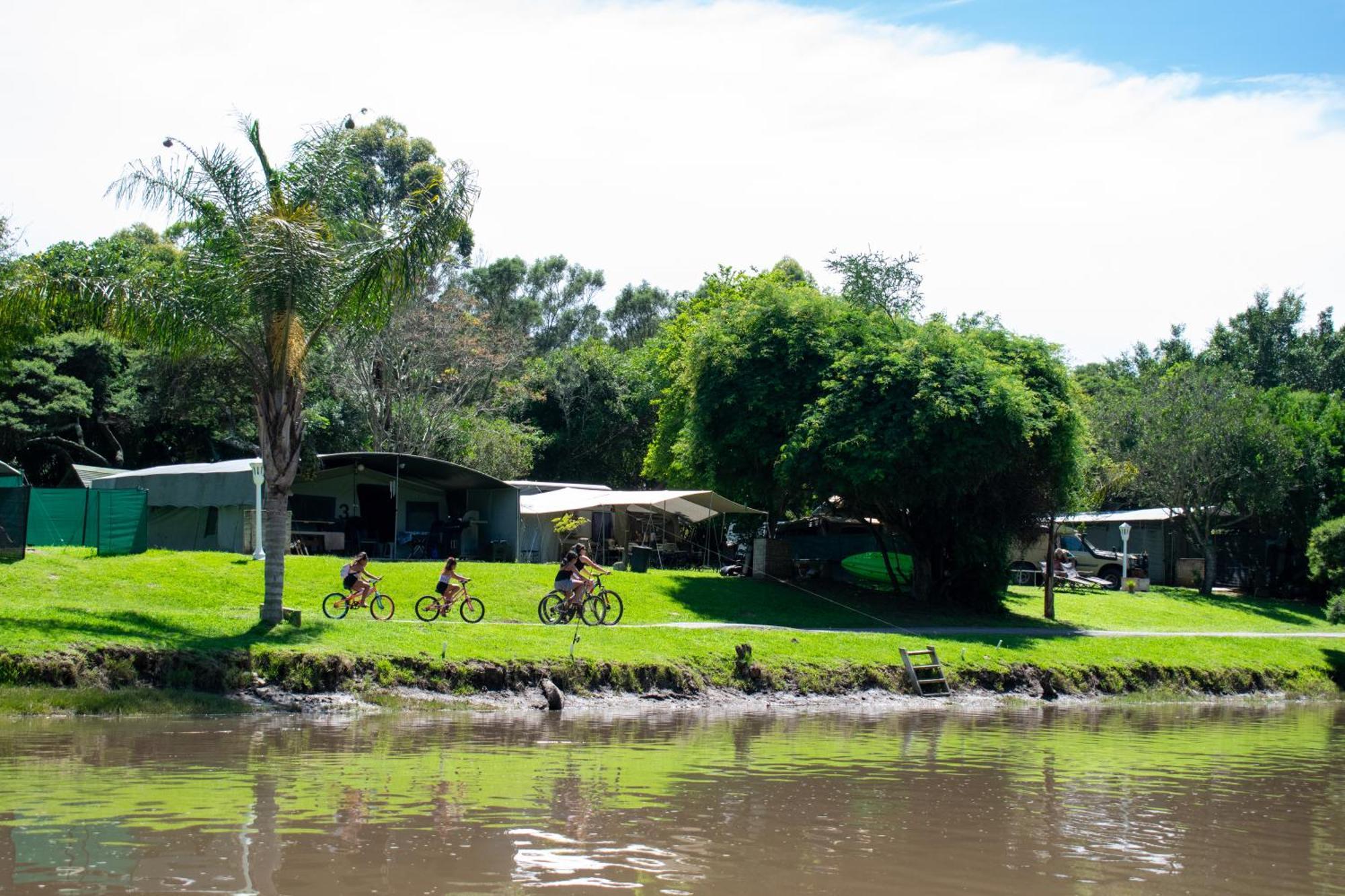 Areena Riverside Resort Kwelera Exterior photo